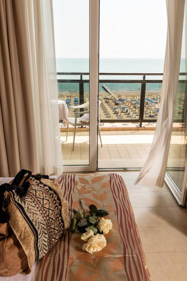 Baia Del Mar Beach Boutique Hotel Лидо-ди-Езоло Экстерьер фото