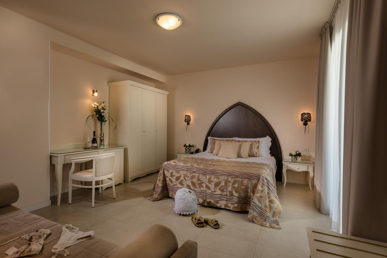 Baia Del Mar Beach Boutique Hotel Лидо-ди-Езоло Экстерьер фото