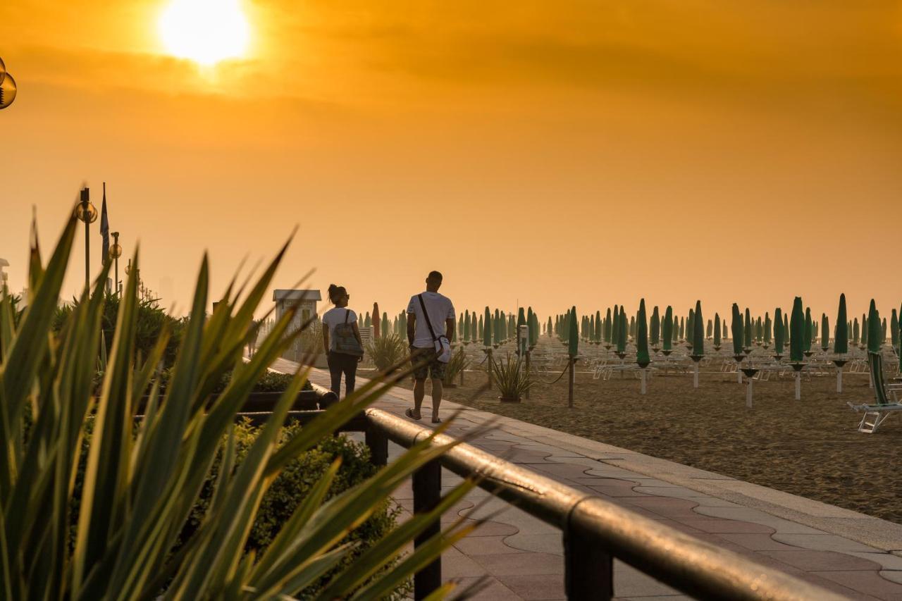 Baia Del Mar Beach Boutique Hotel Лидо-ди-Езоло Экстерьер фото