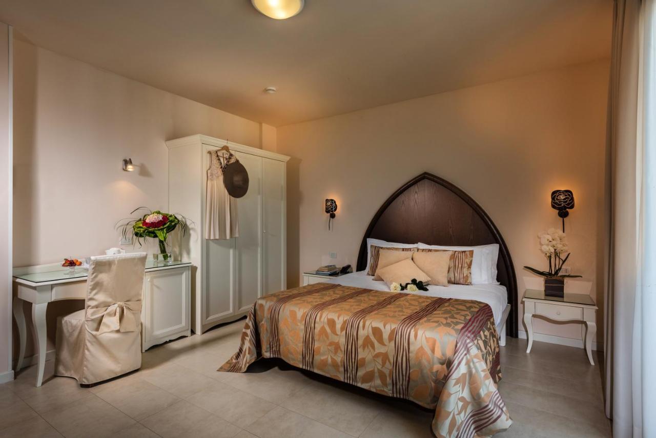 Baia Del Mar Beach Boutique Hotel Лидо-ди-Езоло Экстерьер фото
